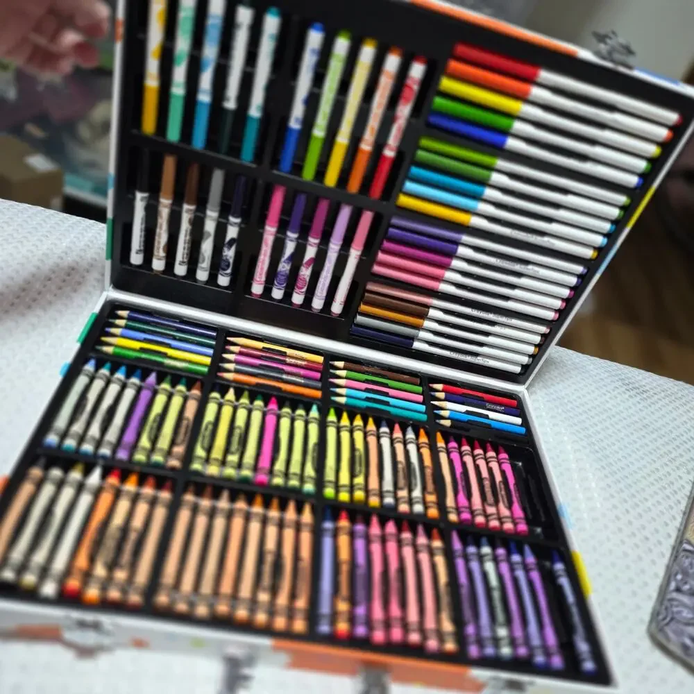 CRAYOLA CRAYON MARKER COLORED PENCIL CASE